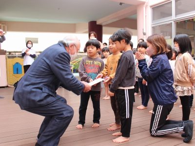 さんご保育園園児の皆さんより寄附をいただきました