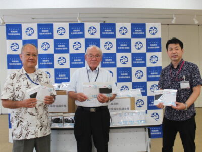 イオン琉球（株）　布マスク６００枚贈呈